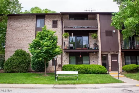 16475 Heather Ln #S202, Middleburg Heights, OH 44130