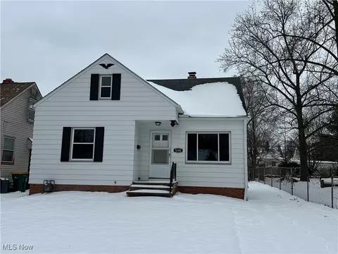 5185 Anthony St, Maple Heights, OH 44137
