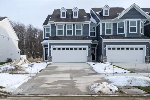 950 Memory Ln # -1, Aurora, OH 44202