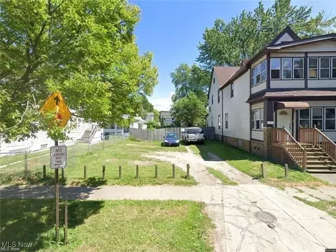 2111 W 83rd St, Cleveland, OH 44102