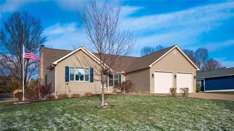 5465 Airwood Dr, Zanesville, OH 43701