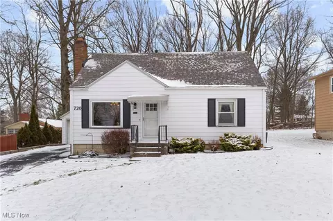 720 Nellbert Ln, Boardman, OH 44512