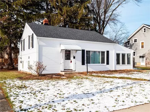 2200 Carabel Ave, Lakewood, OH 44107