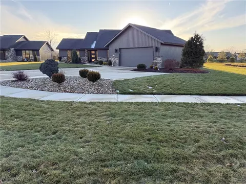 9008 Riverwood Dr, North Ridgeville, OH 44039
