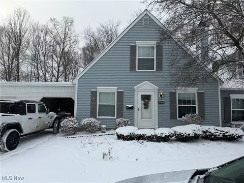 3369 Brookpoint Ln, Cuyahoga Falls, OH 44223