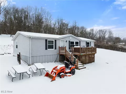 72117 Barton Rd, Bridgeport, OH 43912