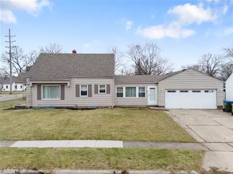 2690 Maitland Ave, Cuyahoga Falls, OH 44223