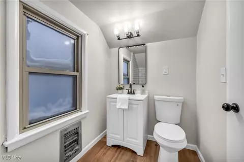 Bath - 4130 Wyncote Rd, South Euclid, OH 44121 photo 2 of 5