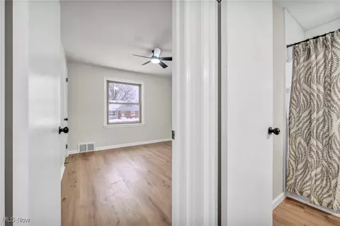 Entry Way - 4130 Wyncote Rd, South Euclid, OH 44121 photo 2 of 5