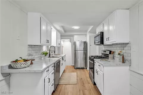 Kitchen - 4130 Wyncote Rd, South Euclid, OH 44121 photo 3 of 5