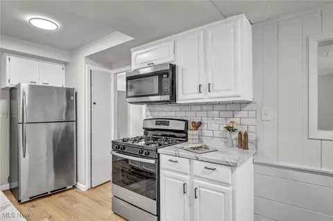 Kitchen - 4130 Wyncote Rd, South Euclid, OH 44121 photo 1 of 5