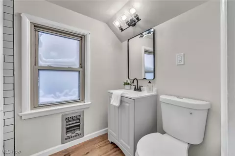 Bath - 4130 Wyncote Rd, South Euclid, OH 44121 photo 3 of 5