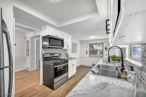 Kitchen - 4130 Wyncote Rd, South Euclid, OH 44121 photo 4 of 5