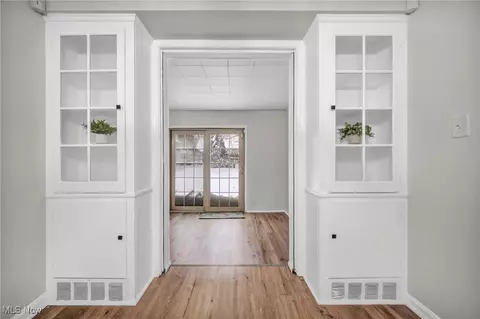 Entry Way - 4130 Wyncote Rd, South Euclid, OH 44121 photo 1 of 5