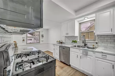 Kitchen - 4130 Wyncote Rd, South Euclid, OH 44121 photo 5 of 5