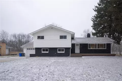 3929 Lor Ron St, Kent, OH 44240