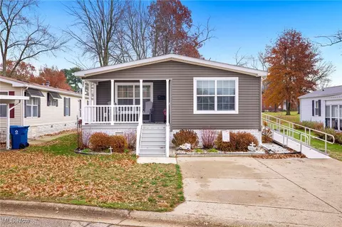 32 C St SW, Navarre, OH 44662