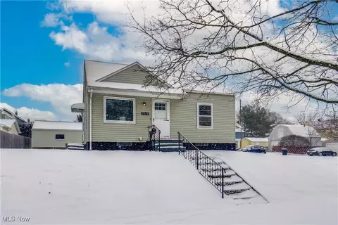 2079 12th St SW, Akron, OH 44314
