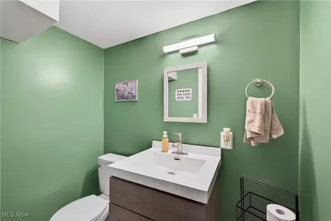 Bath - 29566 Shaker Dr, Wickliffe, OH 44092 photo 4 of 4