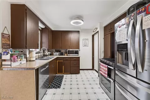 Kitchen - 29566 Shaker Dr, Wickliffe, OH 44092 photo 1 of 6