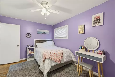 Bedroom - 29566 Shaker Dr, Wickliffe, OH 44092 photo 4 of 10