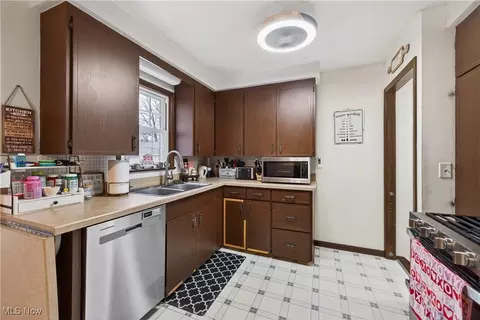 Kitchen - 29566 Shaker Dr, Wickliffe, OH 44092 photo 2 of 6