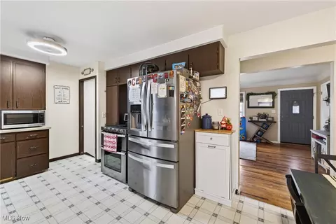 Kitchen - 29566 Shaker Dr, Wickliffe, OH 44092 photo 6 of 6