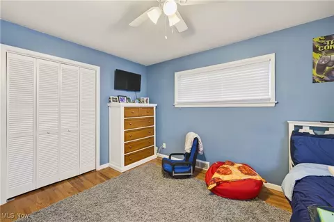 Bedroom - 29566 Shaker Dr, Wickliffe, OH 44092 photo 2 of 10