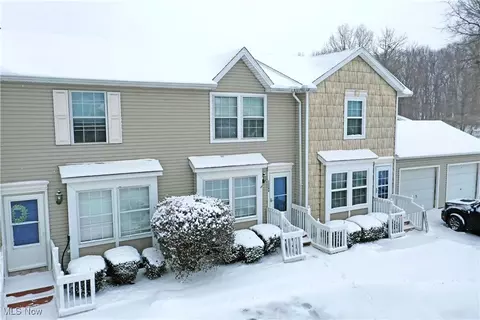 3224 Woodland Trl #B, Cortland, OH 44410
