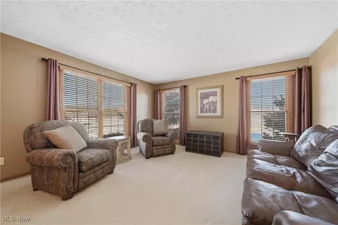 2132 Summerchase Rd NE, Canton, OH 44721 photo 5