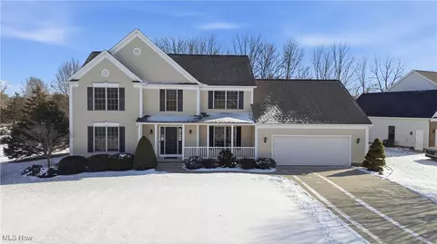 2132 Summerchase Rd NE, Canton, OH 44721