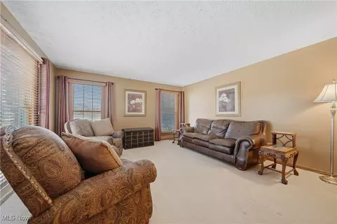2132 Summerchase Rd NE, Canton, OH 44721 photo 4