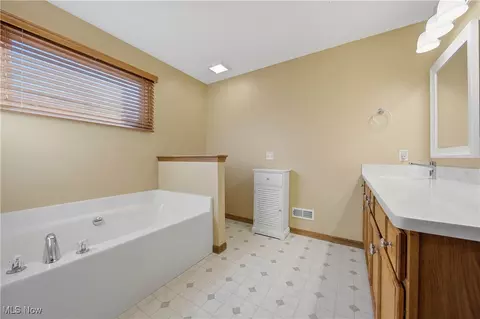 2132 Summerchase Rd NE, Canton, OH 44721 photo 25