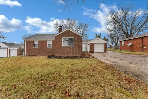 627 Poland Ave, Struthers, OH 44471