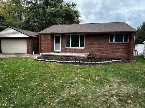 6606 Crossview Rd, Independence, OH 44131