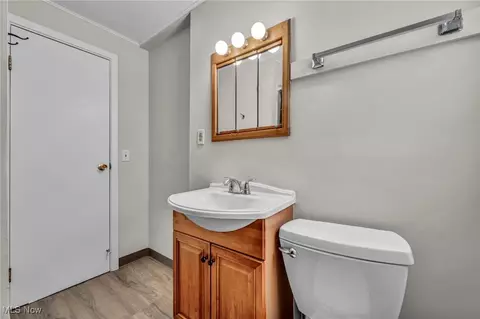 Bath - 8564 Cedar Rd, Chesterland, OH 44026 photo 3 of 3