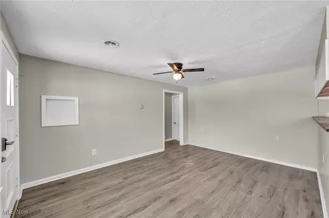 Living - 8564 Cedar Rd, Chesterland, OH 44026 photo 3 of 4