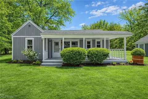 8564 Cedar Rd, Chesterland, OH 44026