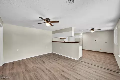 Living - 8564 Cedar Rd, Chesterland, OH 44026 photo 2 of 4