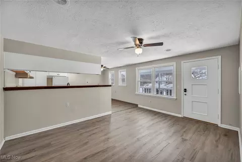 Living - 8564 Cedar Rd, Chesterland, OH 44026 photo 4 of 4