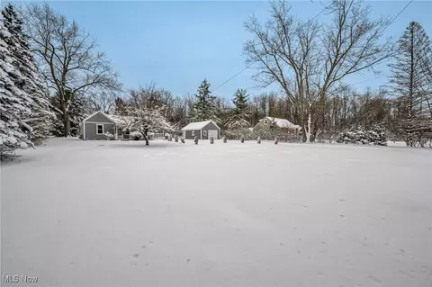 Exterior - 8564 Cedar Rd, Chesterland, OH 44026 photo 6 of 16
