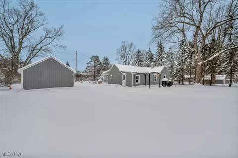 Exterior - 8564 Cedar Rd, Chesterland, OH 44026 photo 11 of 16