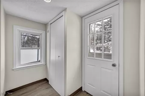 Entry Way - 8564 Cedar Rd, Chesterland, OH 44026 photo 2 of 2