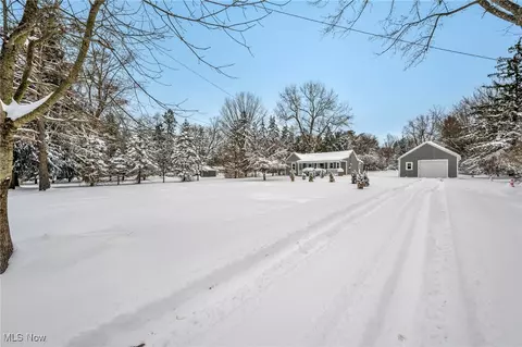 Exterior - 8564 Cedar Rd, Chesterland, OH 44026 photo 4 of 16
