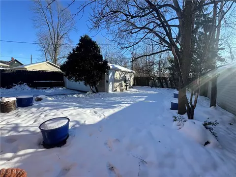 459 Ohio St, Elyria, OH 44035 photo 9