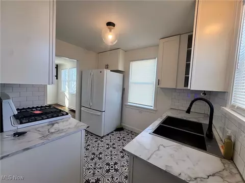459 Ohio St, Elyria, OH 44035 photo 3