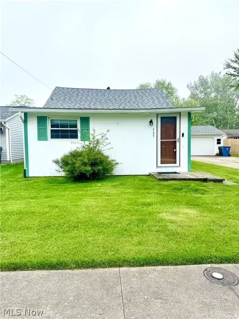 757 Dunny Ave, Sheffield Lake, OH 44054