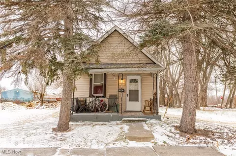 1425 5th St NE, Canton, OH 44704