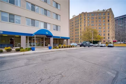 12520 Edgewater Dr #1203, Lakewood, OH 44107