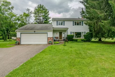 13228 Boulder Glen Dr, Chesterland, OH 44026